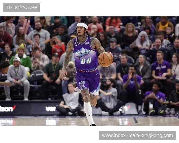 克拉克森突破变向轻松甩开对位,犹他场面渐稳 克拉克森突破变向轻松甩开对位,犹他场面渐稳