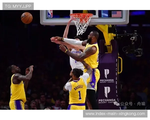 詹姆斯转换进攻势如破竹,湖人状态爆棚
