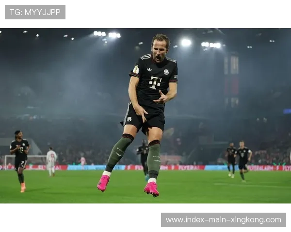 拜仁科曼强力突破横扫门前助攻凯恩