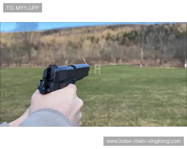 VCT射击大战中精准压枪一扫三人