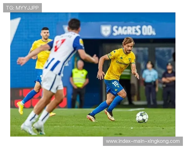 波尔图塔雷米背身做球后怒射得手巨龙球场疯狂震动