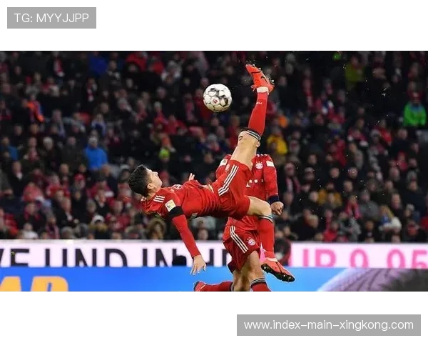 拜仁莱万回传助攻队友禁区内补射斩获进球:默契与机遇在禁区内的致胜解码